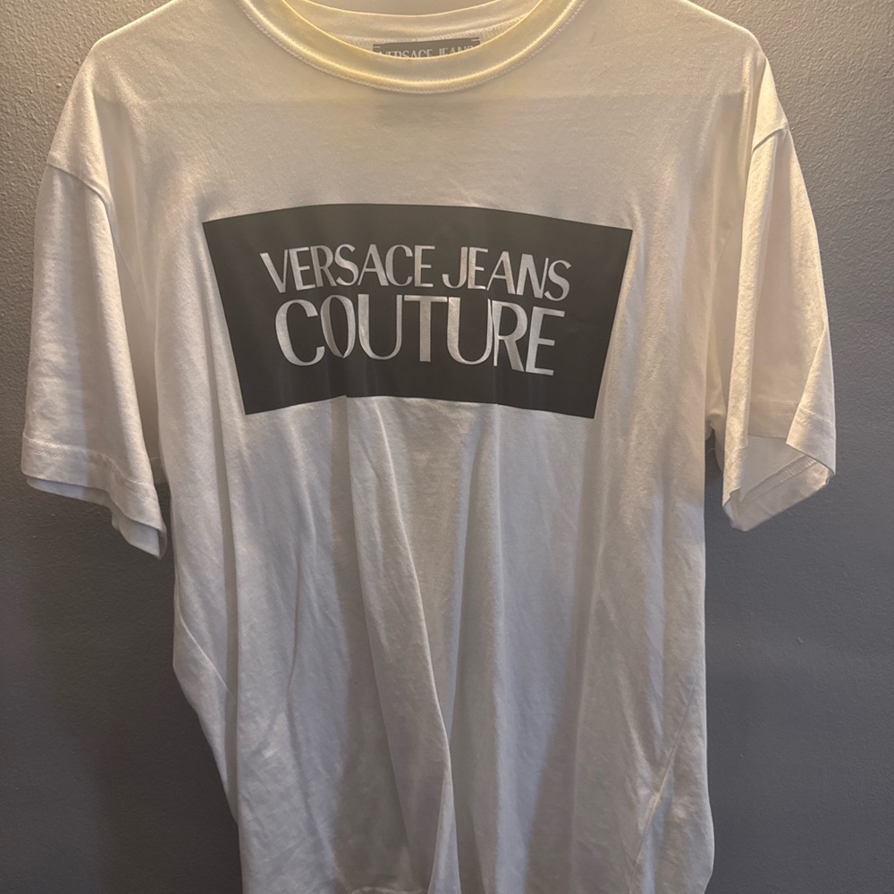 Versace Jeans Couture Logo T-Shirt – White Black – Men’s Xs– Flawed Collar